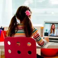 Czy szkoła w chmurze jest dobra? Odkryj jej plusy i minusy
