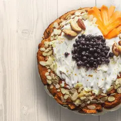 Pyszne ciasto z jagodami, migdałami i marchewką. To prawdziwa patisserie, co to za smak!