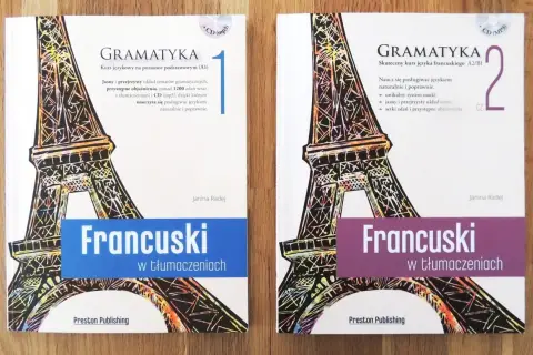 Dwie książki "Francuski w tłumaczeniach" z Wieżą Eiffla, idealne do nauki francuskiego.