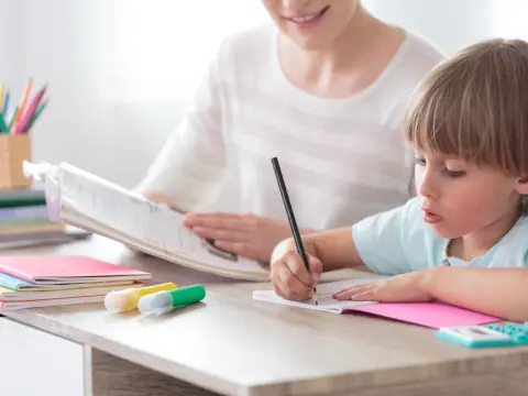 Zajęcia z terapii pedagogicznej w szkole podstawowej - kluczowe korzyści dla dzieci