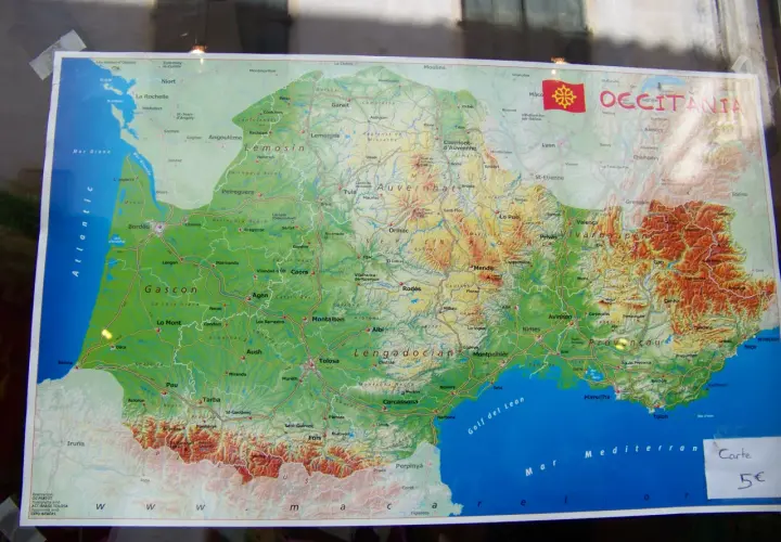 Mapa Occitanii z miastami i rzekami. Widoczna flaga regionu. Idealna na piątek po francusku, by zaplanować podróż.