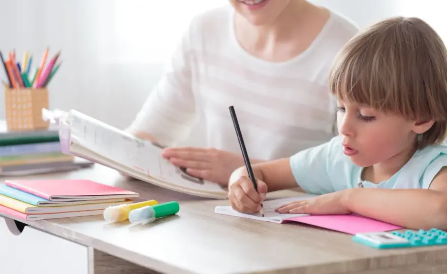 Zajęcia z terapii pedagogicznej w szkole podstawowej - kluczowe korzyści dla dzieci