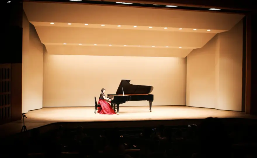 Recital: co to jest? Definicja, rodzaje i różnice z koncertem