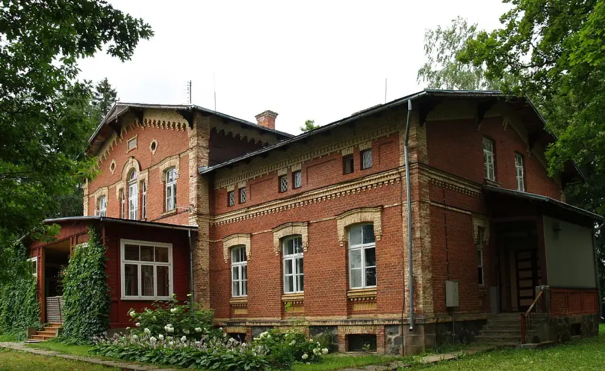 Maison po polsku: Co to znaczy? Dom, marka luksusowa, wymowa