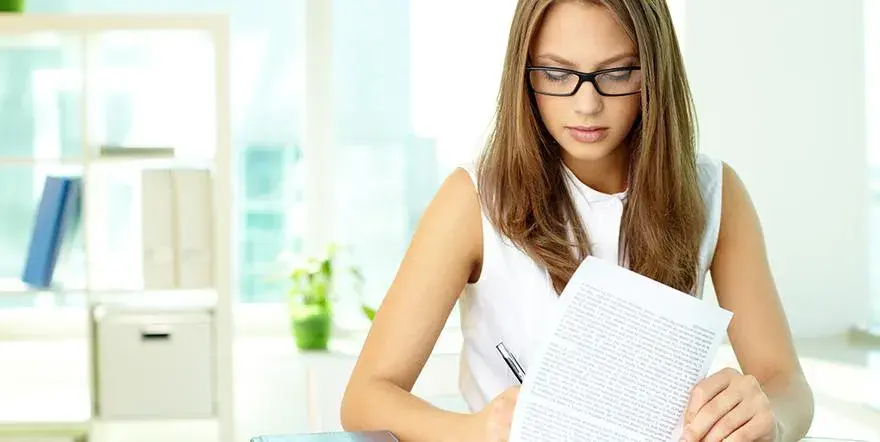 Pierwsza pensja po studiach: ile naprawdę zarabiają absolwenci?